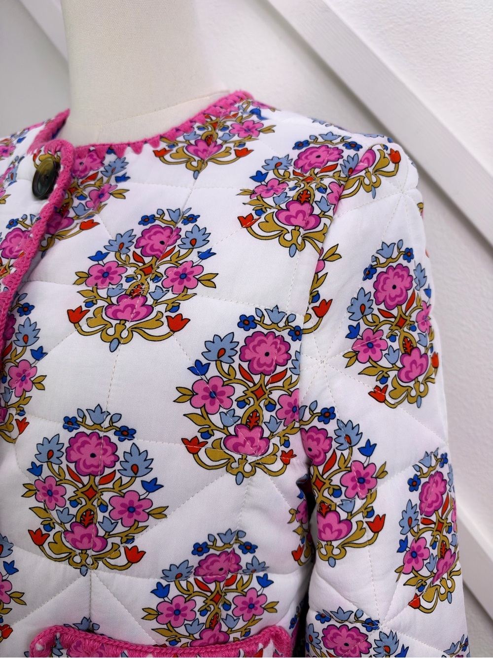 Boden Chelsea Quilted Jacket In Wildflower Stamp White Pink Size 6 - Picture 5 of 14